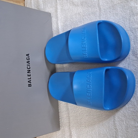 Womens Balenciaga Vibrant Blue Slide Sandals Size 8 Beachy Casual Platform NIB - Picture 3 of 6